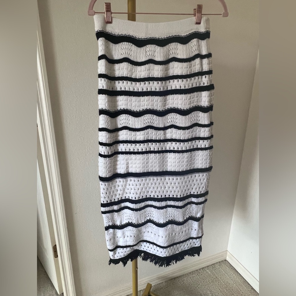 House of Harlow 1960 Black & White Crochet Stripe Maxi Skirt Women SM EUC